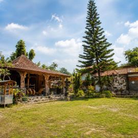 Aurora Living Merapi Jogja, отель в городе Soprayan