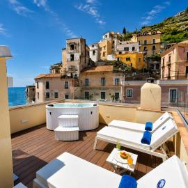 Odisseo Apartments, hotel a Minori