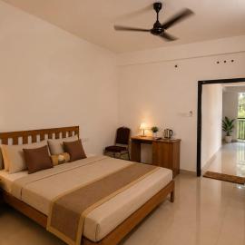 Uthram Avenue, Hotel in Tāmarakulam