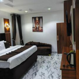 Thereignvella suites and apartments, hotel a Asaba International Airport
