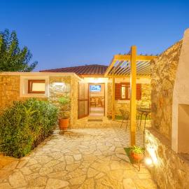Thymele Stone House, ξενοδοχείο στο Λυγουριό