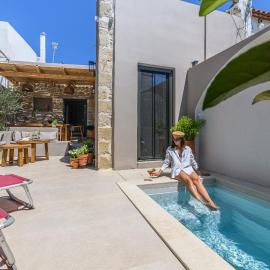 Villa Evora، فندق في Vóroi