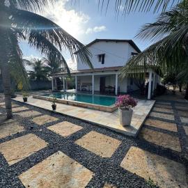 Casa de praia com piscina, até 15 pessoas, Hotel in Prea
