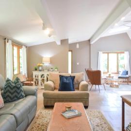 Central AC 3 Min Walk to Pond, hotel u gradu Barnstejbl