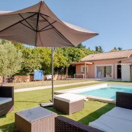 La Villa Romana pour 12 personnes avec piscine privée à Nimes