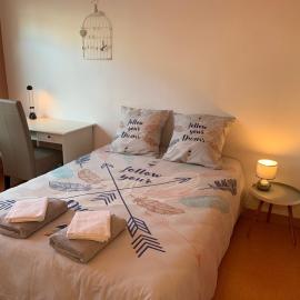 Chambre chez l'habitant avec jardin et garage à vélos, hotel in Angers