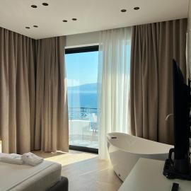 Blue Waves Hotel & Suites, hotel in Sarandë