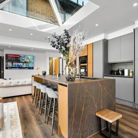 Stylish 3 Bed House - Garden - Parking - Outdoor Play Space - Netflix 17P