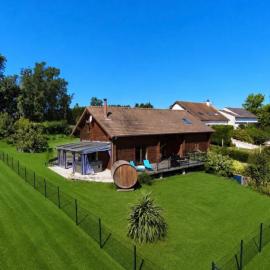 House in a quiet cul-de-sac very close to the Marivaux golf course、Janvryのホテル