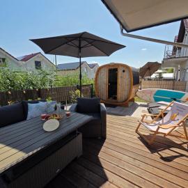 Ferienhaus SeeZeit direkt am Geiseltalsee mit Sauna und Fahrradgarage, Hotel in Mücheln