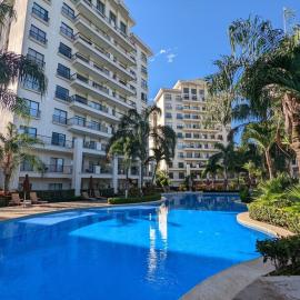 Jaco Bay Luxury Apt, 5 min to Beach, Amazing pool, hotel i Jacó