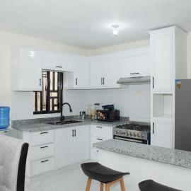 Brand New 2nd-Floor Apartment, Downtown Bani, hôtel à Baní