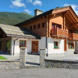 Chalet Taulei tra Bormio e Livigno, hotel in Valdidentro