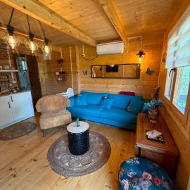 Woodhouse Maja, hotel in Virpazar