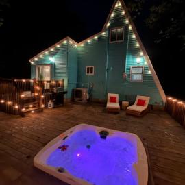 Tiffany Dreams and Co XL Deck, Hot Tub, Barrel Sauna, Outdoor Theater, Fire Pit, Luxury, Romace, готель у місті Pocono Summit