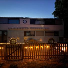 Debdale Bus Retreat, hotel in Little Dalby