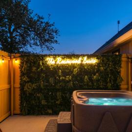 Cozy Hill Country Cottage Private Hot Tub