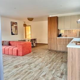 La Maison June - Clim gainable, confort & Jardin, готель у місті Сеньон
