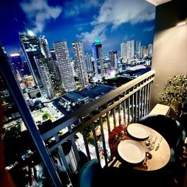 Andy Suites Classic Luxury Overlooking City