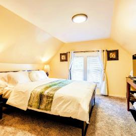 RoomA3 Shared bathroom KingBed Washer Dryer Airpurifier, hotel in Rochester