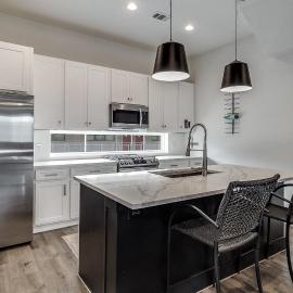 Spacious House w Private Office, Gym & Garage