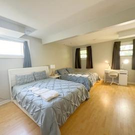 2Bedroom Guest Suite near Western 4beds Sleep 7Person Free Parking, hotel in London