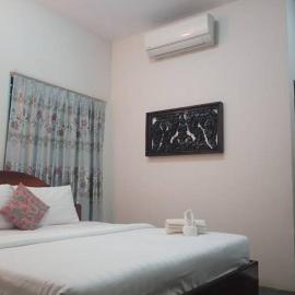 Salik & Karen Homestay, hotel in Phumĭ Poŭthĭ Bŏs
