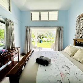Niulahi Beachfront Villa、ネイアフのホテル