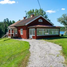 Lovely Home In Norberg With House Sea View, отель в городе Norberg