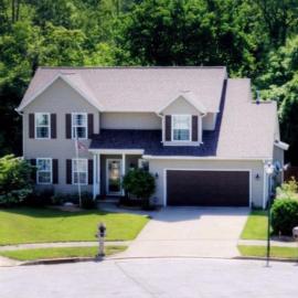 The Universal Home Stay, Hotel in Akron