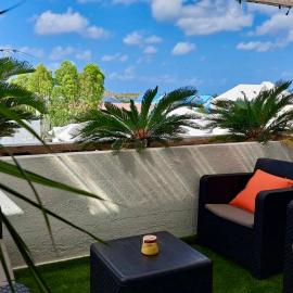 Rooftop T3 lumineux avec terrasse & parking, hotelli kohteessa Marigot