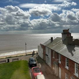 Barley House, Sea and Beach Facing Accommodation, hotel a Southwold
