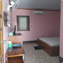 Saran Resort room 1, hotel in Ban Khok Wat