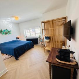 Stijlvolle slaapkamers met privébadkamer in concessiewijk, op een steenworp van het strand