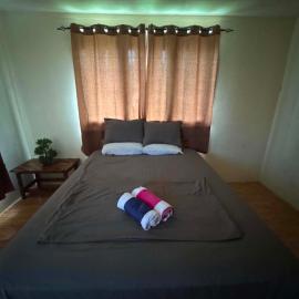 Ezzy Air B&B, hotel u gradu Salelologa