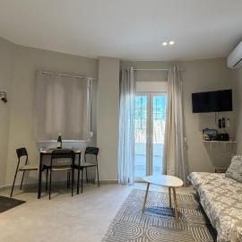 Magdalena Elegant Studios, hotel a Néoi Epivátai