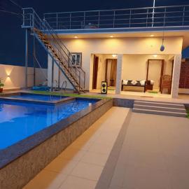 Sea pearl villa a two bedroom with pool, hotel en Chīrāla