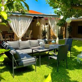 Home Irianna, khách sạn ở Marathón