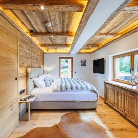 Die Steinberg Chalets - Boutique-Apartments mit privater Sauna und Bergblick, hotel in Sankt Ulrich am Pillersee