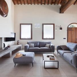 Beautiful hilltop farmhouse with swimming pool, hotell i Riolo Terme