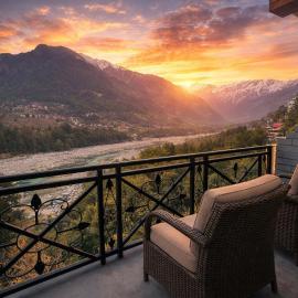 Hotel Hollywood Vibes #riverview #premium rooms #prime location #most awarded #parking #top rated #open terrace #lawn #best selling hotel in manali, hotell sihtkohas Manāli