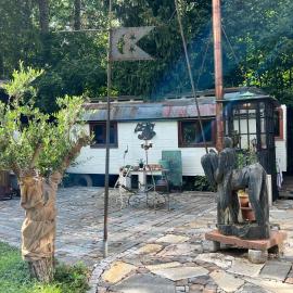 Historischer Zirkuswagen mit Outdoor-Küche und orientalischem Bad
