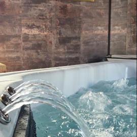 Maison romantique et cosy avec Spa et cinéma privés, terrasse, hotel u gradu Glos-sur-Lisieux