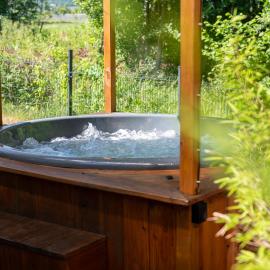 Osada Malawka pod Śnieżką - wypoczynek w saunie lub jacuzzi z widokiem na góry