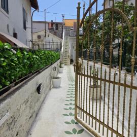 Stone House VITO with a Terrace & Sea View, hotel ve Splitu