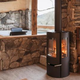 Romantikchalet Vogelnest mit Whirlpool, Kamin, Balkon & Terrasse, hotel di Vorra