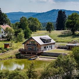 Apartmány U Rybníka, khách sạn ở Malšín