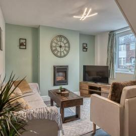 Spacious Cozy 2BR House Sleeps 5 Family Friendly Parking Pets Contractors Professionals Short Long Stays