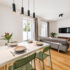 SCHEE Apartments - stilvolle & zentrale Wohnungen mit Privatparkplatz โรงแรมในเนิร์ดลิงเงน