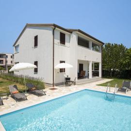 Apartments Heidi with shared Pool
